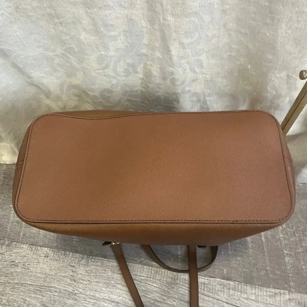 Michael Kors Jet Set Medium Travel Tote Bag Brown Saffiano Leather Zip Top - Picture 9 of 11